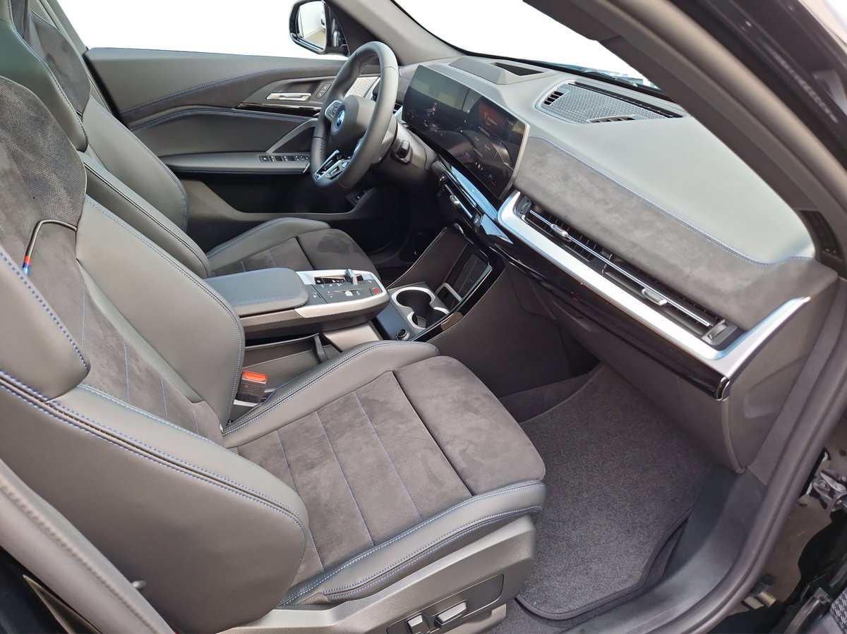 BMW iX2 30 Edition M Sport Pro, Elektro, Neuwagen, Automatik - 3