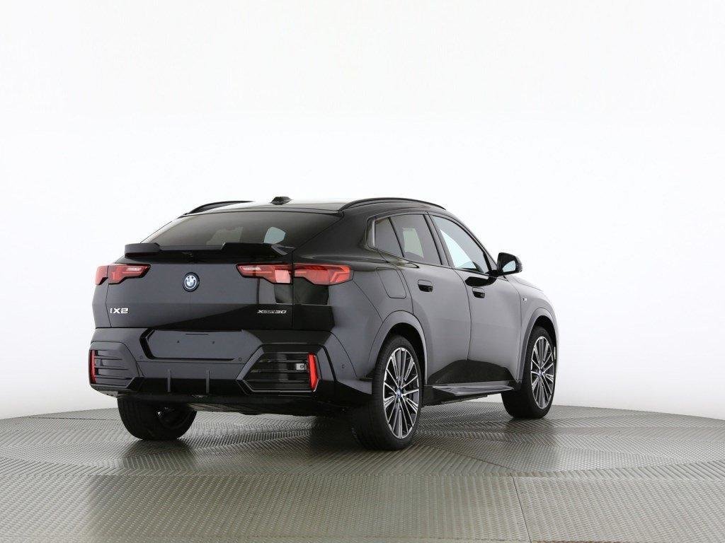 BMW iX2 30, Electric, New car, Automatic - 3