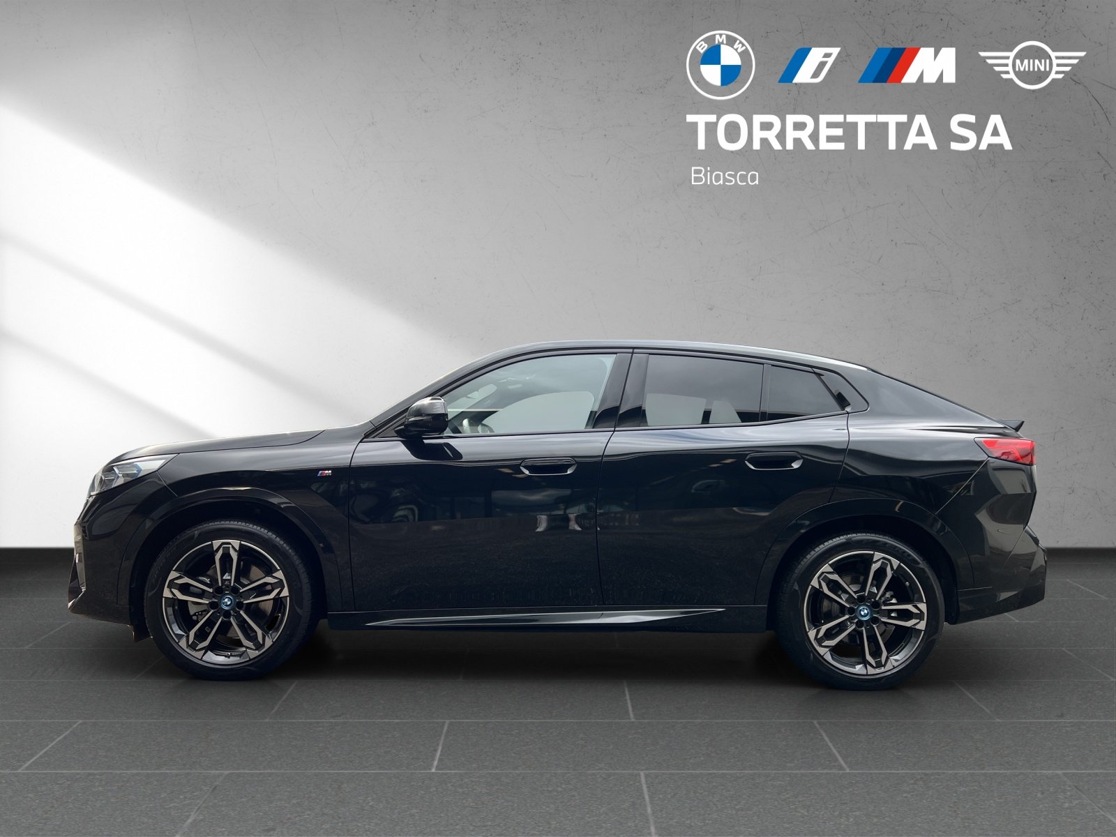 BMW iX2 30 M Sport, Elektro, Occasion / Gebraucht, Automatik - 2