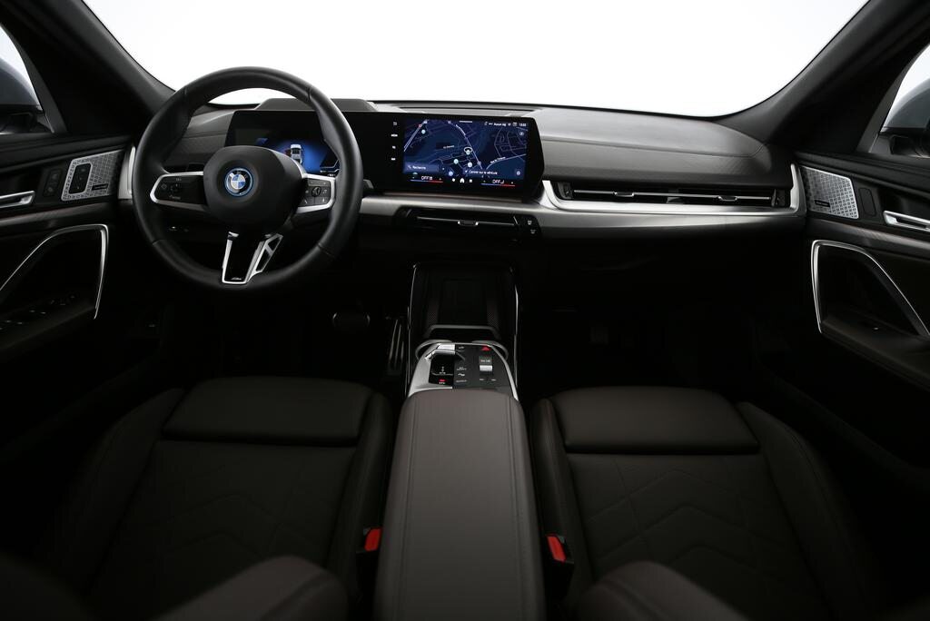 BMW iX2 30 xDrive - FAHRSCHULWAGEN - VOITURE D'AUTO-ECOLE - AUTO, Elettrica, Occasioni / Usate, Automatico - 7