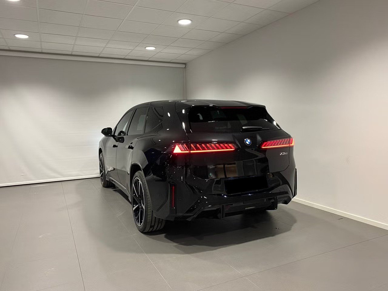 BMW iX3 50 M Sport, Electric, New car, Automatic - 3