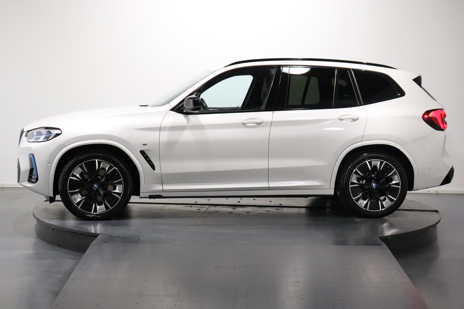 BMW iX3 E-Motor, Électrique, Occasion / Utilisé, Automatique - 7