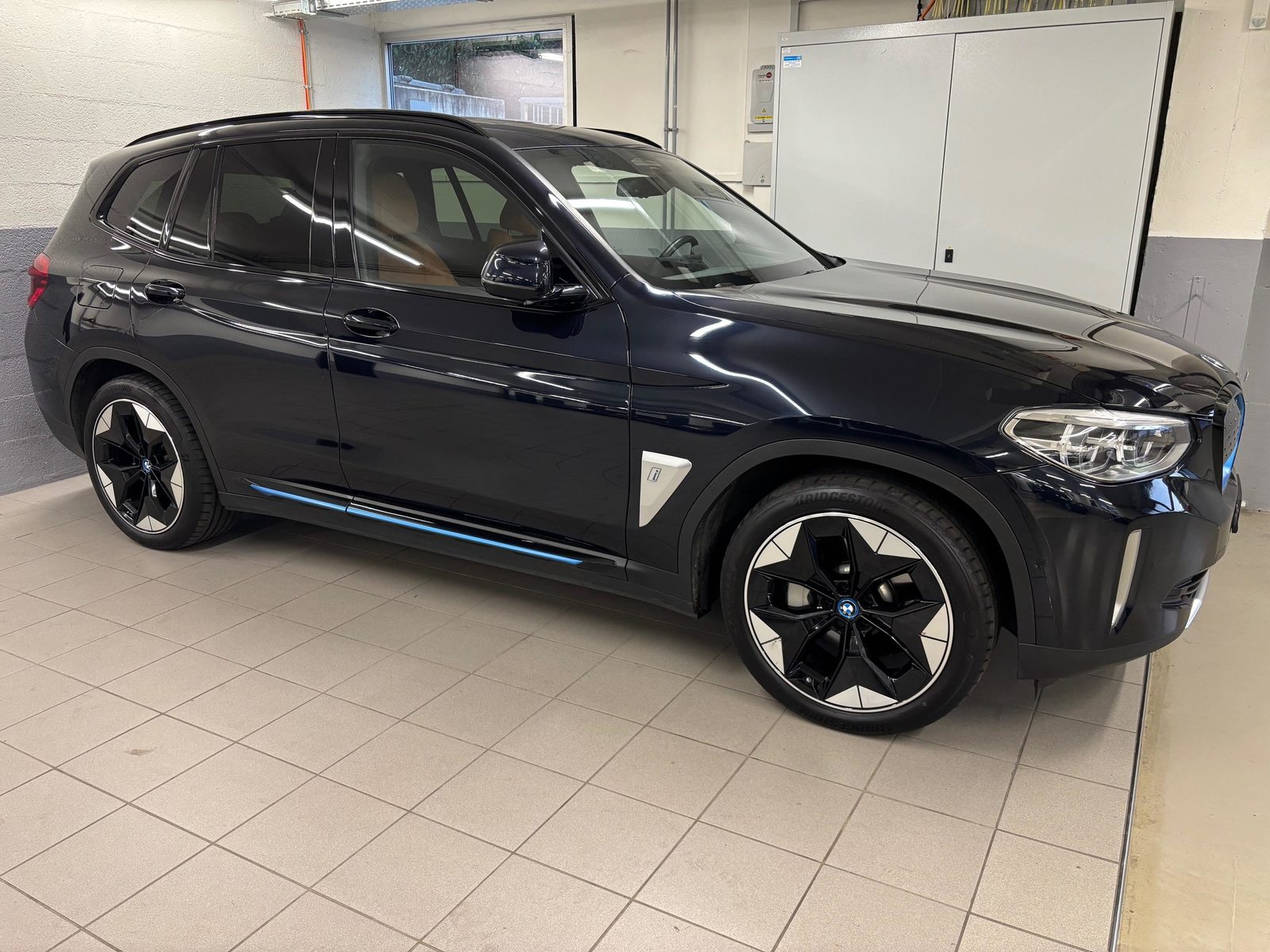 BMW iX3 E-Motor, Elektro, Occasion / Gebraucht, Automatik - 3