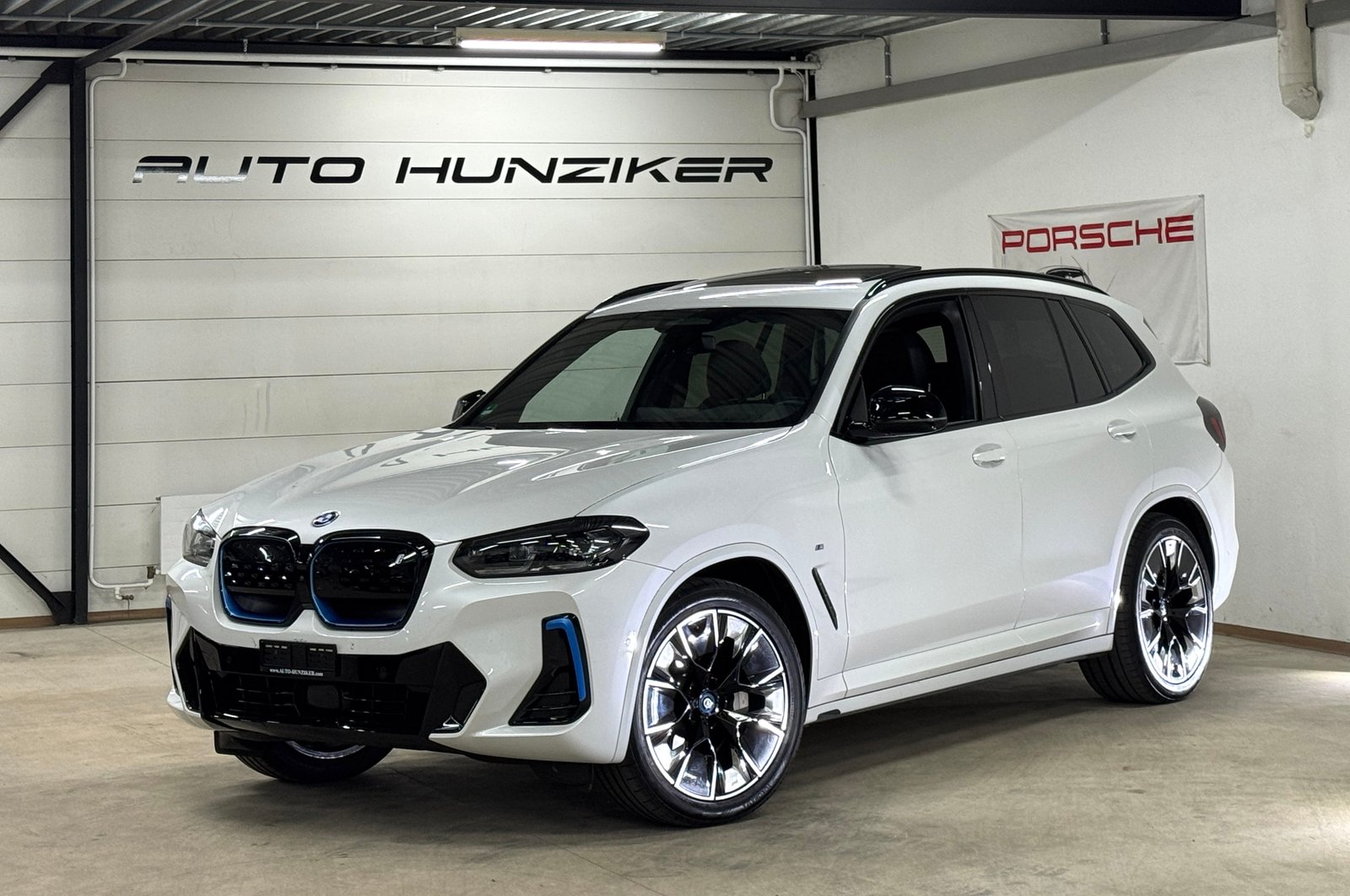 BMW iX3 Impressive M-Sport 286PS / Voll-Ausstattung