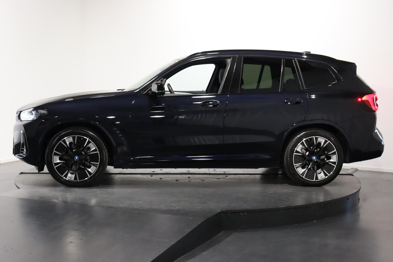 BMW iX3 E-Motor, Elektro, Occasion / Gebraucht, Automatik - 2