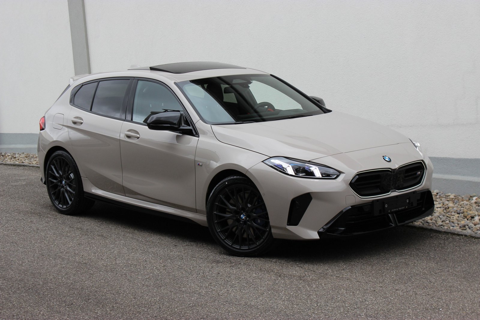 BMW M135 Individual DUNE GREY *0.9-LEASINGAKTION* APR