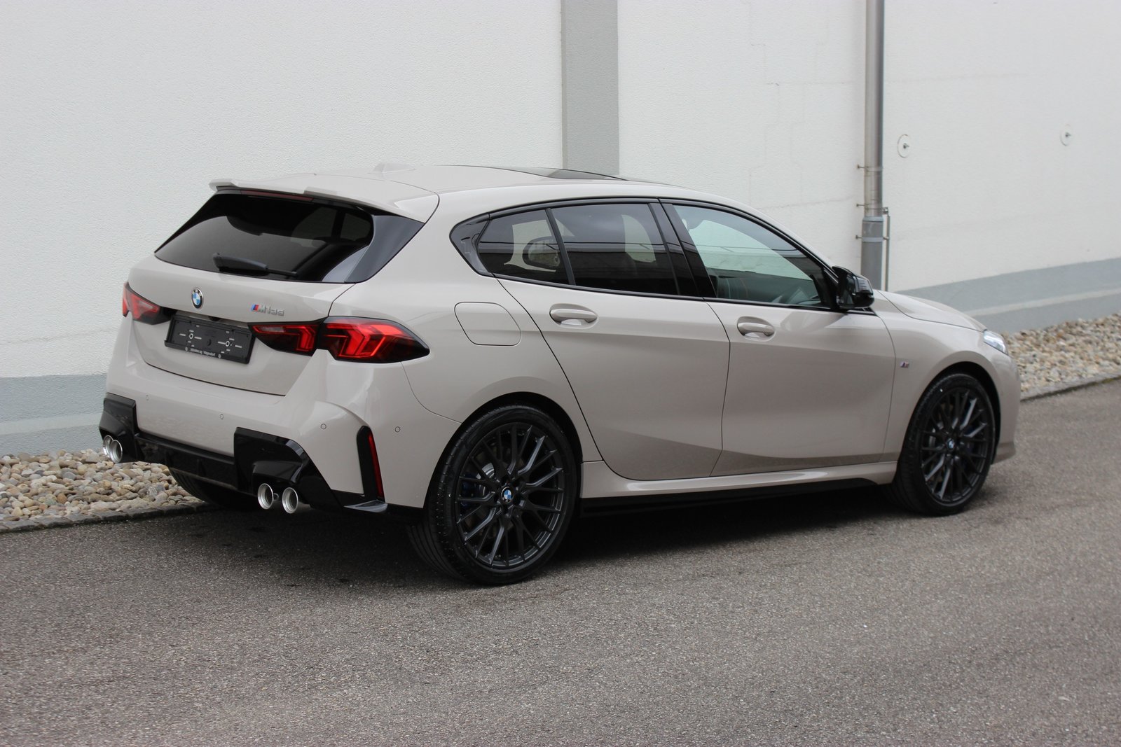 BMW M135 Individual DUNE GREY *0.9-LEASINGAKTION* APR, Petrol, New car, Automatic - 6
