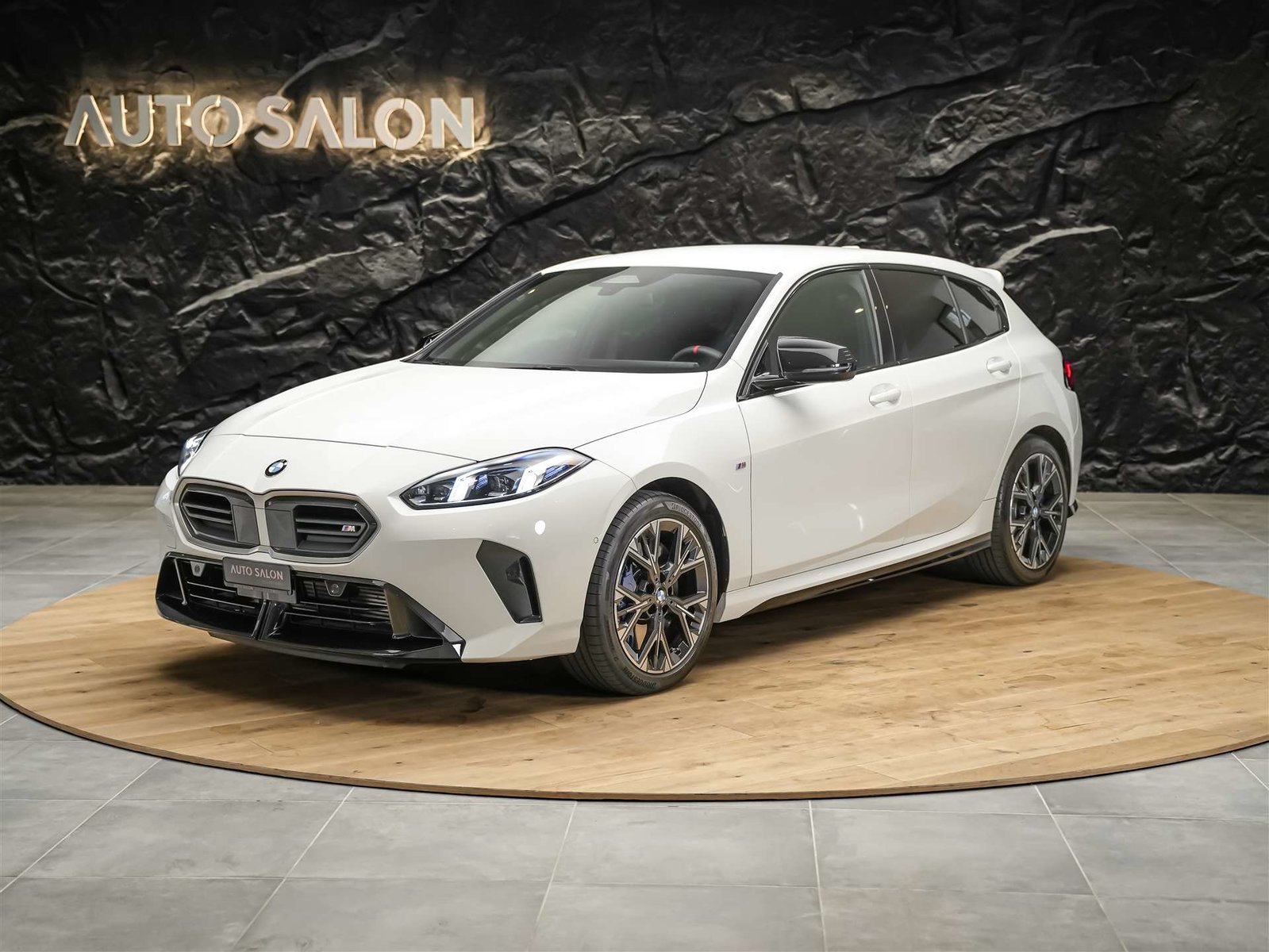 BMW M135 *Harman/Kardon*Sportsitze*Sitzheizung*Keyles, Benzin, Occasion / Gebraucht, Automatik - 2