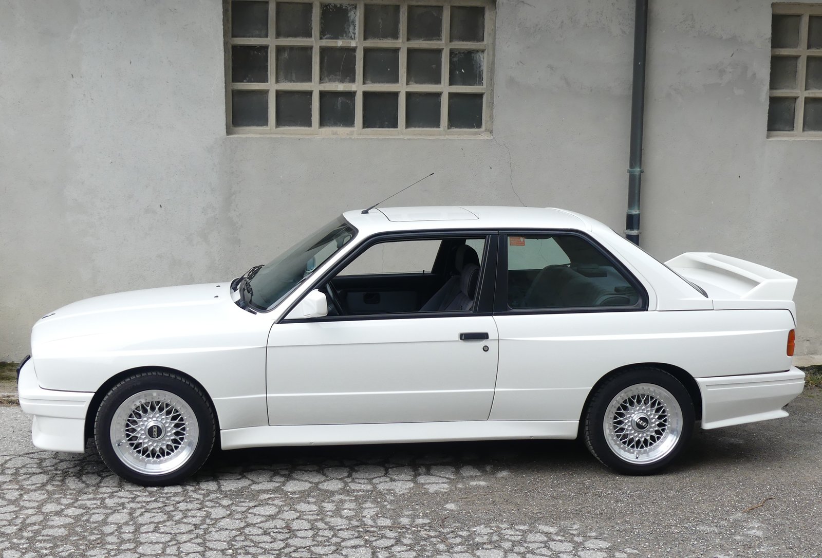 BMW M3, Petrol, Classic, Manual - 3