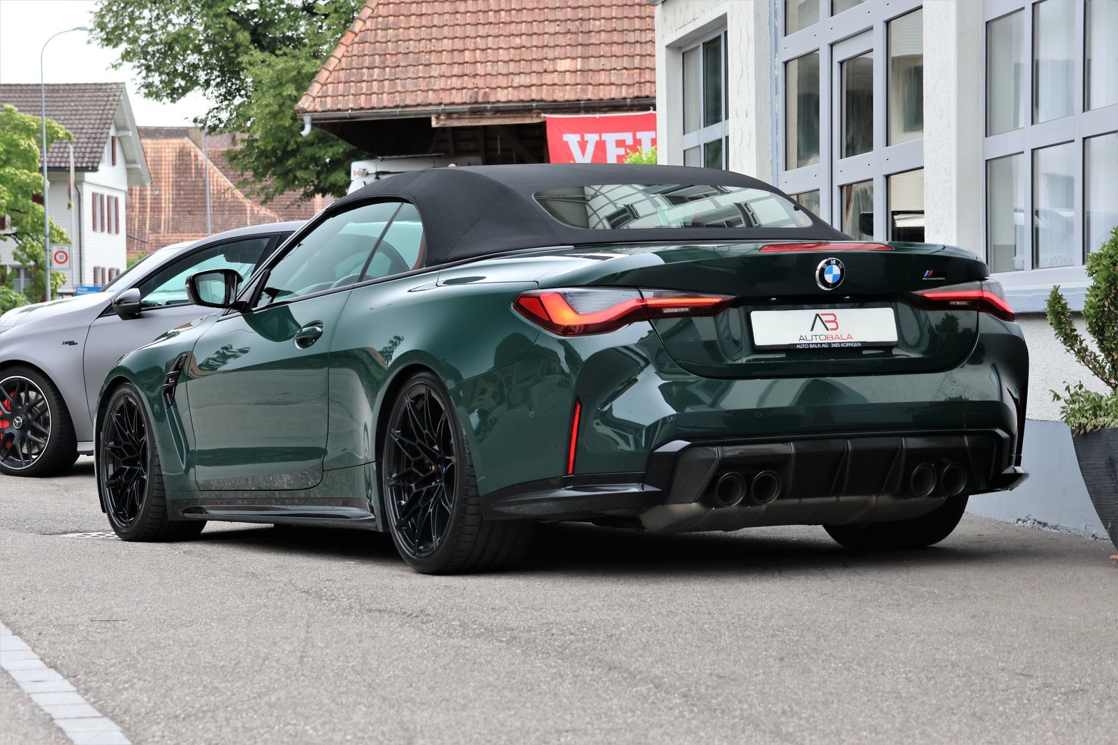 BMW M4 Cabrio Competition M (CH) *BRITISH RACING GREE, Benzina, Occasioni / Usate, Automatico - 3
