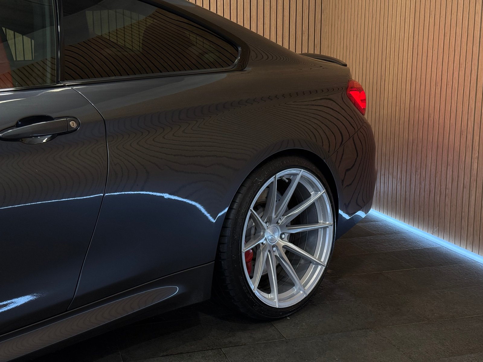 BMW M4 Coupé Competition DKG *AVERSUS 20"*, Essence, Occasion / Utilisé, Automatique - 4
