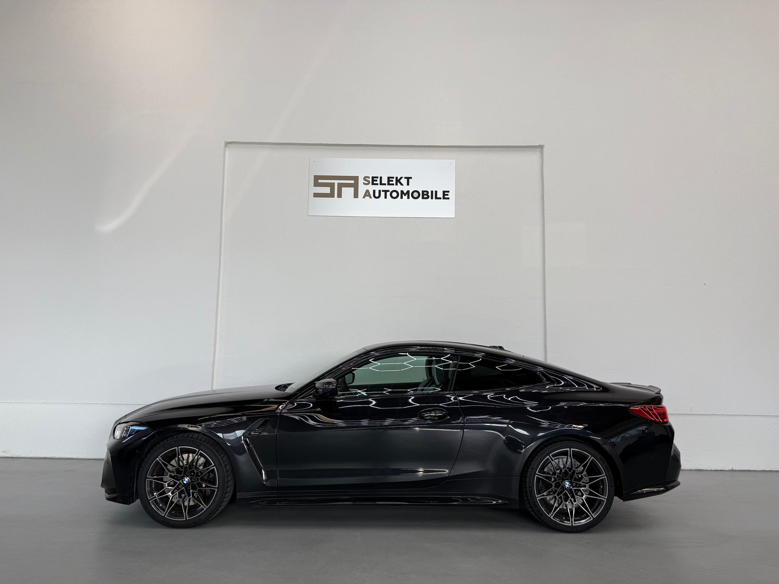 BMW M4 Coupé Competition M Black Sapphire, Petrol, Second hand / Used, Automatic - 4