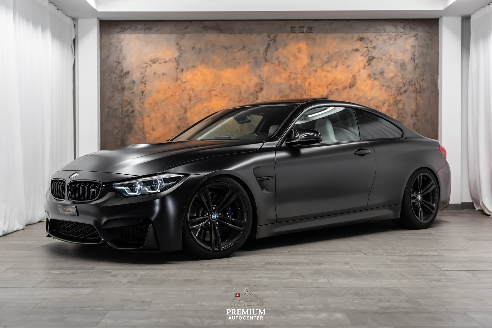 BMW M4 Coupé DKG *CH-Fahrzeug*M-Performance*Carbon*Panorama