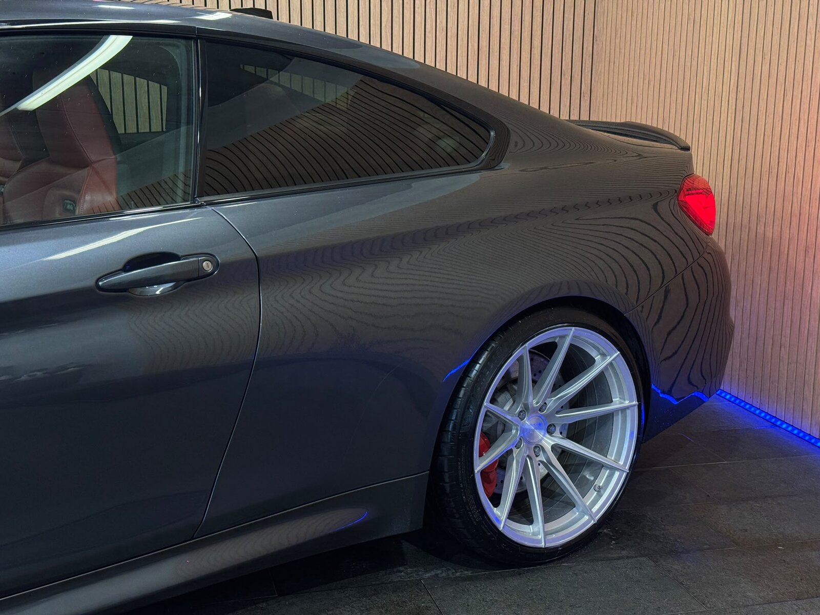 BMW M4 Coupé Competition DKG *AVERSUS 20*, Benzin, Occasion / Gebraucht, Automatik - 6