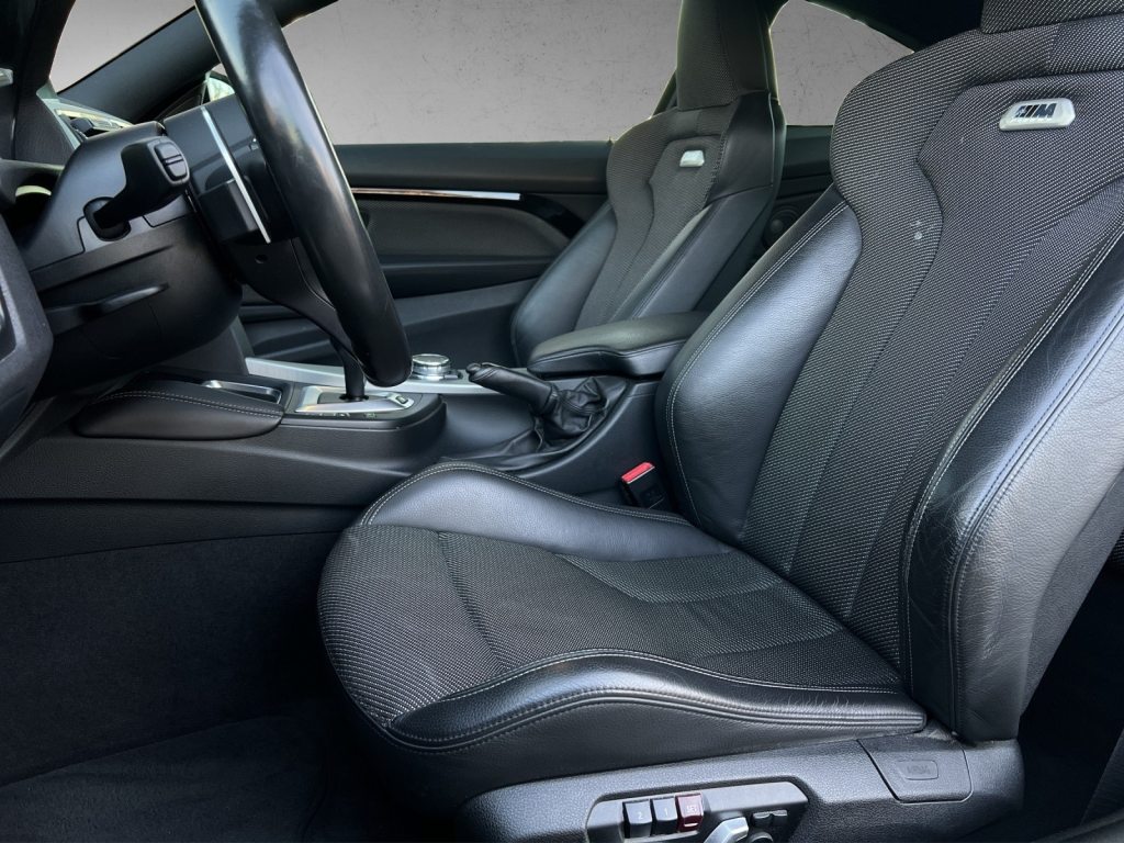 BMW M4 Coupé, Benzin, Occasion / Gebraucht, Automatik - 7