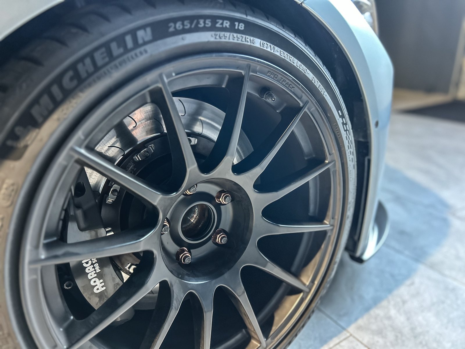 BMW M4 Coupé Competition DKG *FROZEN SILVER, Petrol, Second hand / Used, Automatic - 4