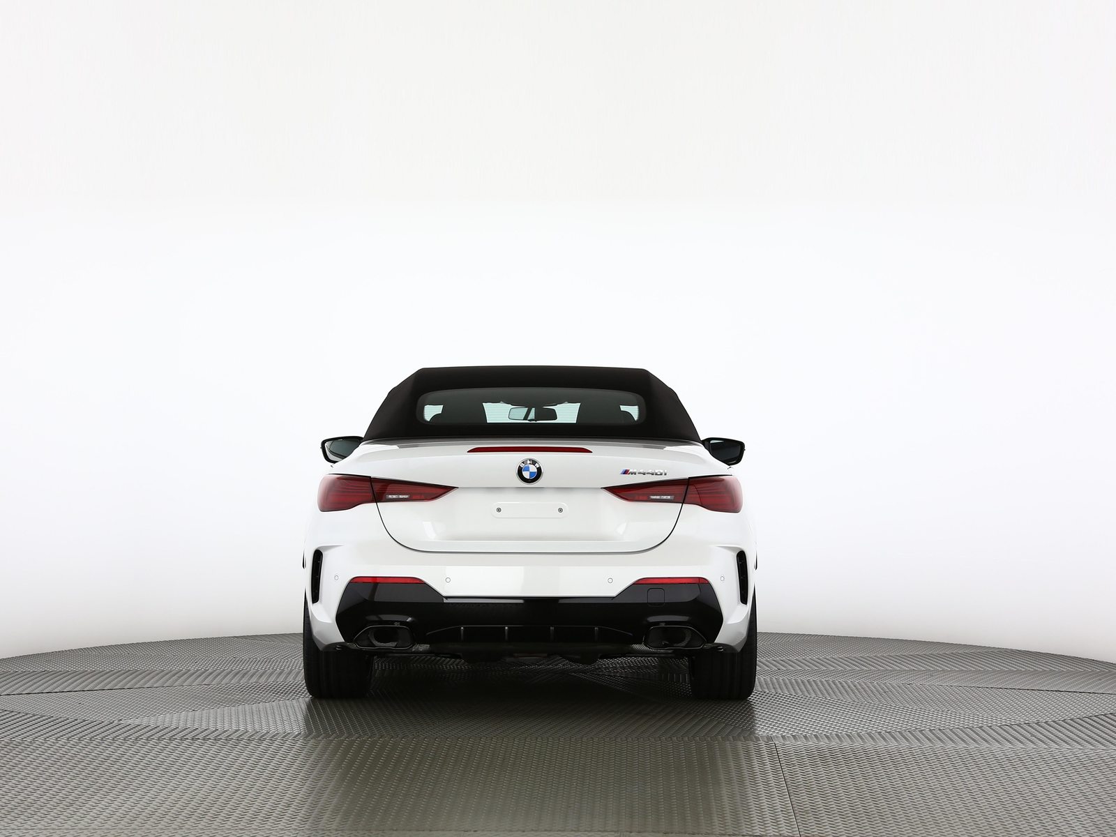 BMW M440i xDrive Cabrio, Mild-Hybrid Petrol/Electric, New car, Automatic - 4
