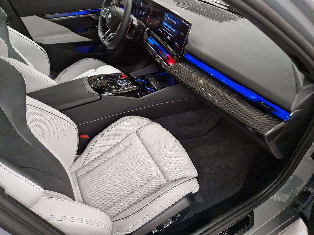BMW M5 Touring, Plug-in-Hybrid Petrol/Electric, New car, Automatic - 3