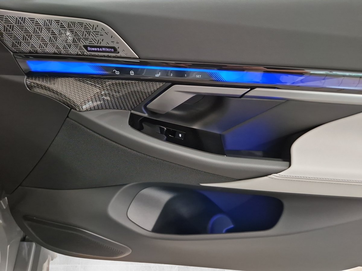 BMW M5 Touring, Plug-in-Hybrid Petrol/Electric, New car, Automatic - 4