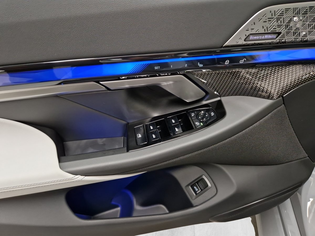 BMW M5 Touring, Plug-in-Hybrid Petrol/Electric, New car, Automatic - 6