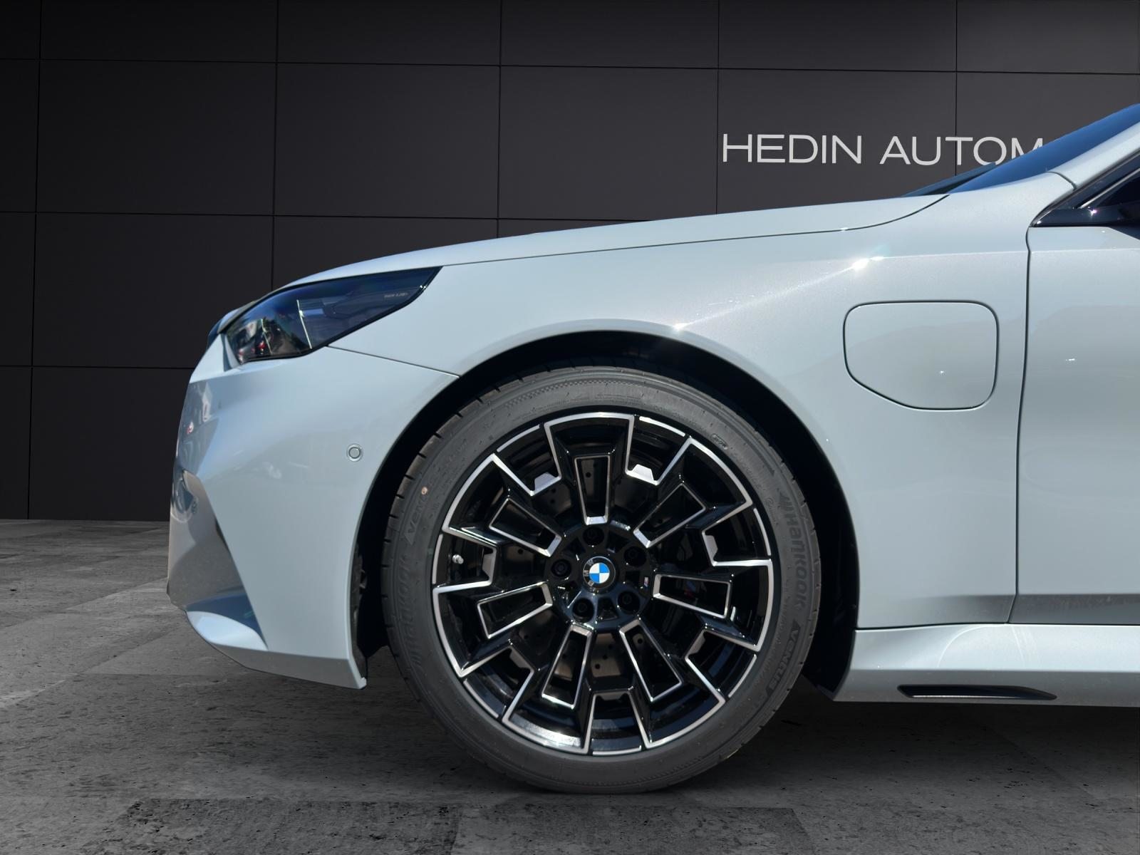 BMW M5 xDrive Touring, Plug-in-Hybrid Petrol/Electric, New car, Automatic - 4