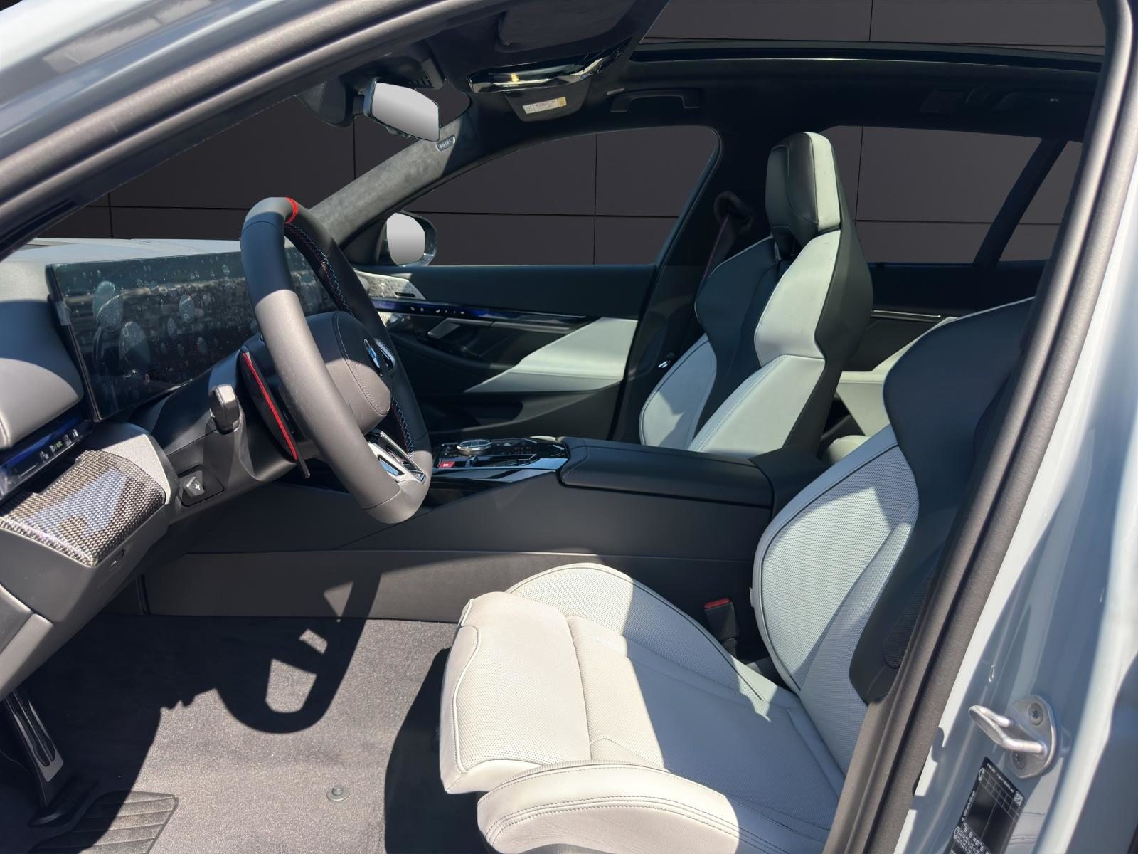 BMW M5 xDrive Touring, Plug-in-Hybrid Petrol/Electric, New car, Automatic - 6
