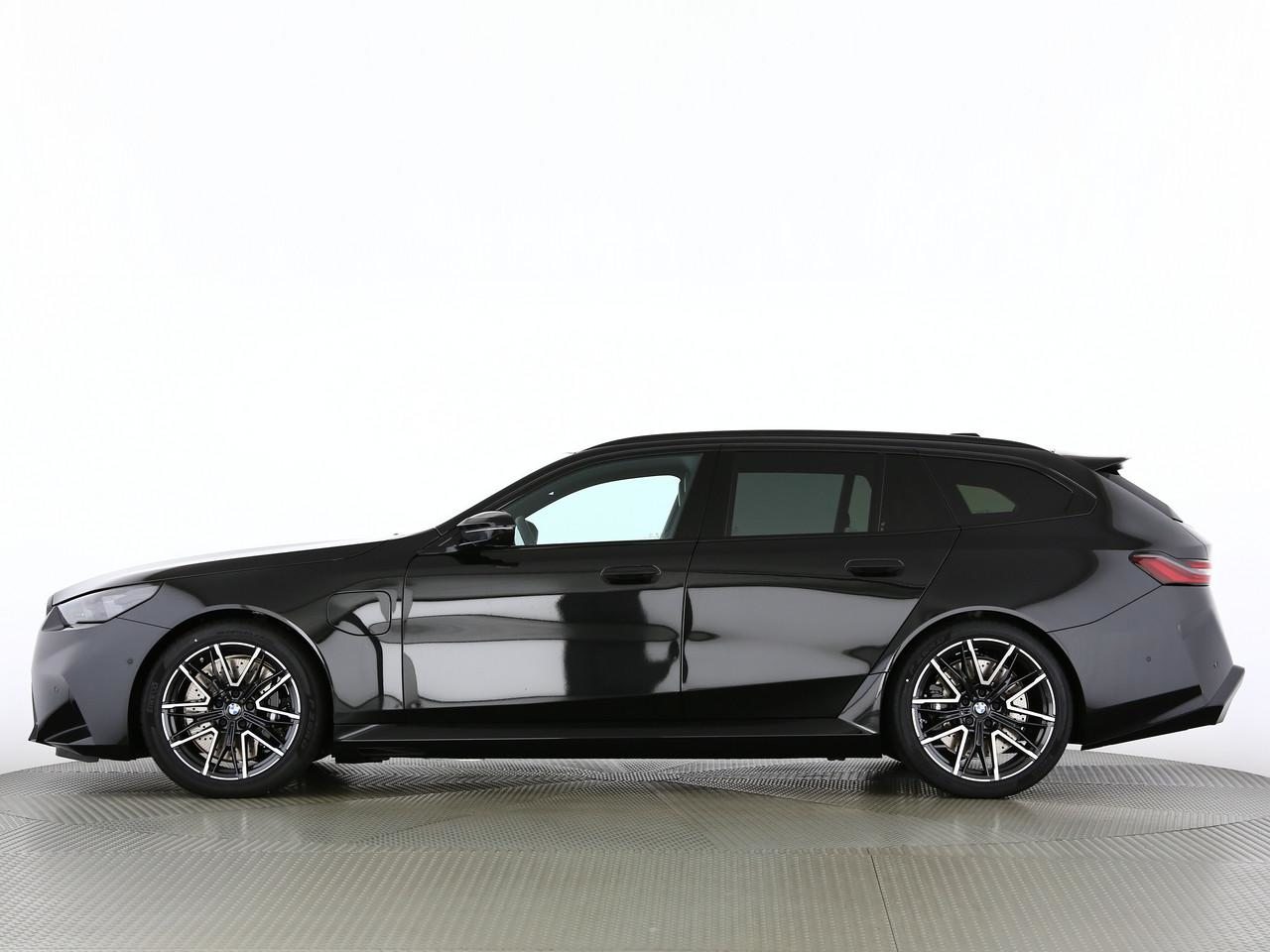 BMW M5 xDrive Touring, Plug-in-Hybrid Petrol/Electric, New car, Automatic - 3