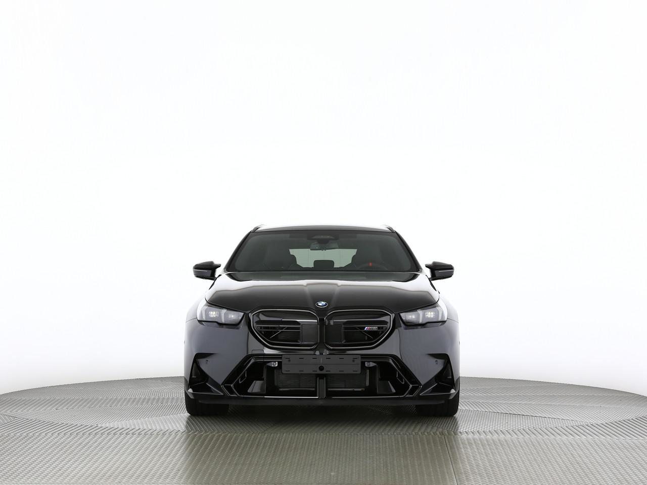 BMW M5 xDrive Touring, Plug-in-Hybrid Petrol/Electric, New car, Automatic - 4