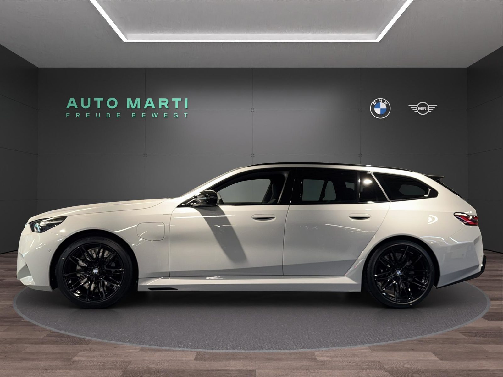 BMW M5 xDrive Touring, Hybride Rechargeable Essence/Électricité, Voiture nouvelle, Automatique - 2
