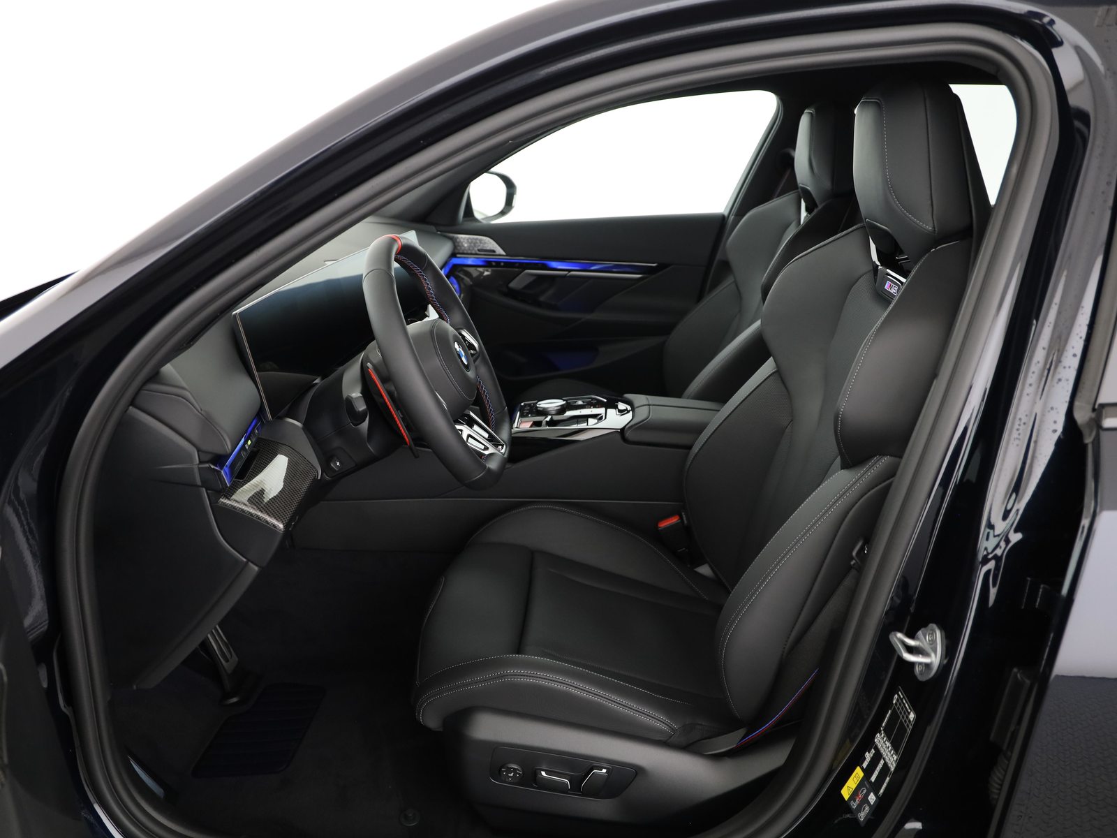 BMW M5 xDrive Touring, Plug-in-Hybrid Petrol/Electric, New car, Automatic - 4