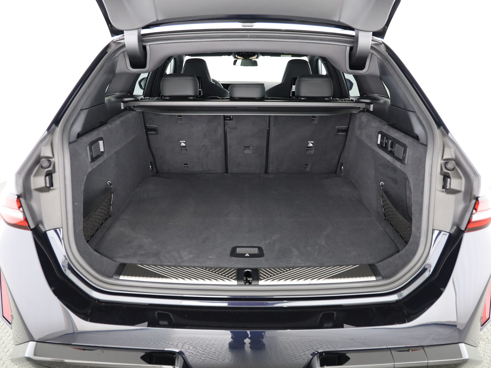 BMW M5 xDrive Touring, Plug-in-Hybrid Petrol/Electric, New car, Automatic - 6