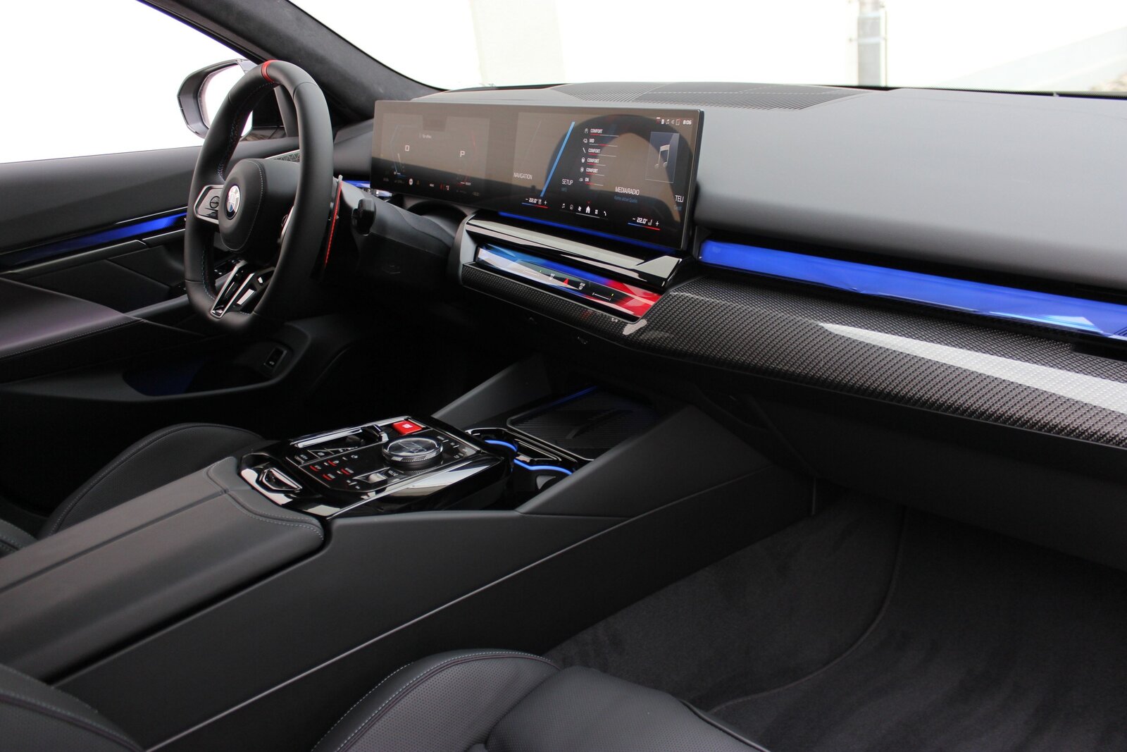 BMW M5 Touring Individual *SPACESILBER* 0.0-LEASINGAKTION, Plug-in-Hybrid Petrol/Electric, New car, Automatic - 2