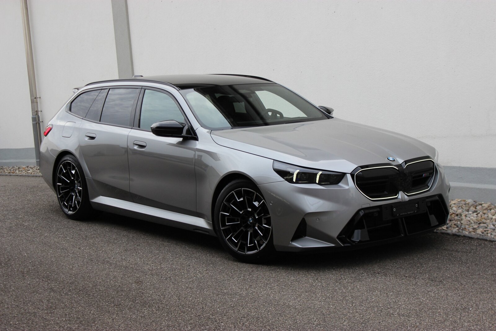 BMW M5 Touring Individual *SPACESILBER* 0.0-LEASINGAKTION, Plug-in-Hybrid Petrol/Electric, New car, Automatic - 3