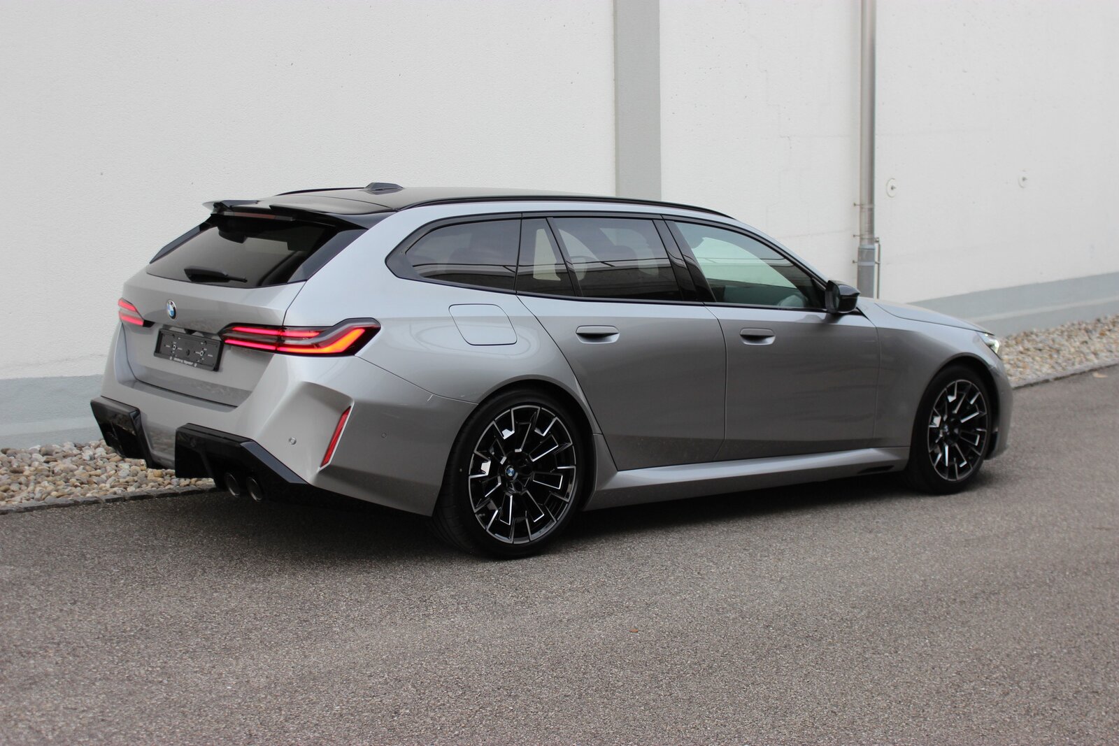 BMW M5 Touring Individual *SPACESILBER* 0.0-LEASINGAKTION, Plug-in-Hybrid Petrol/Electric, New car, Automatic - 6