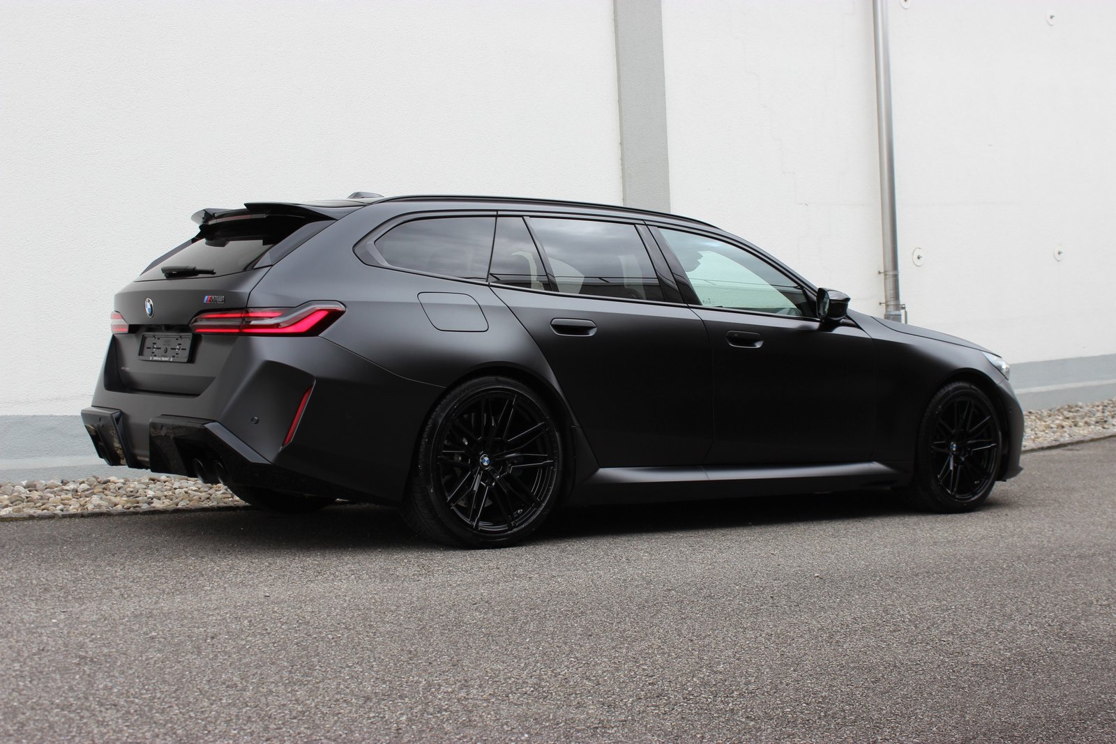 BMW M5 Touring *Frozen Deep Grey metallic*