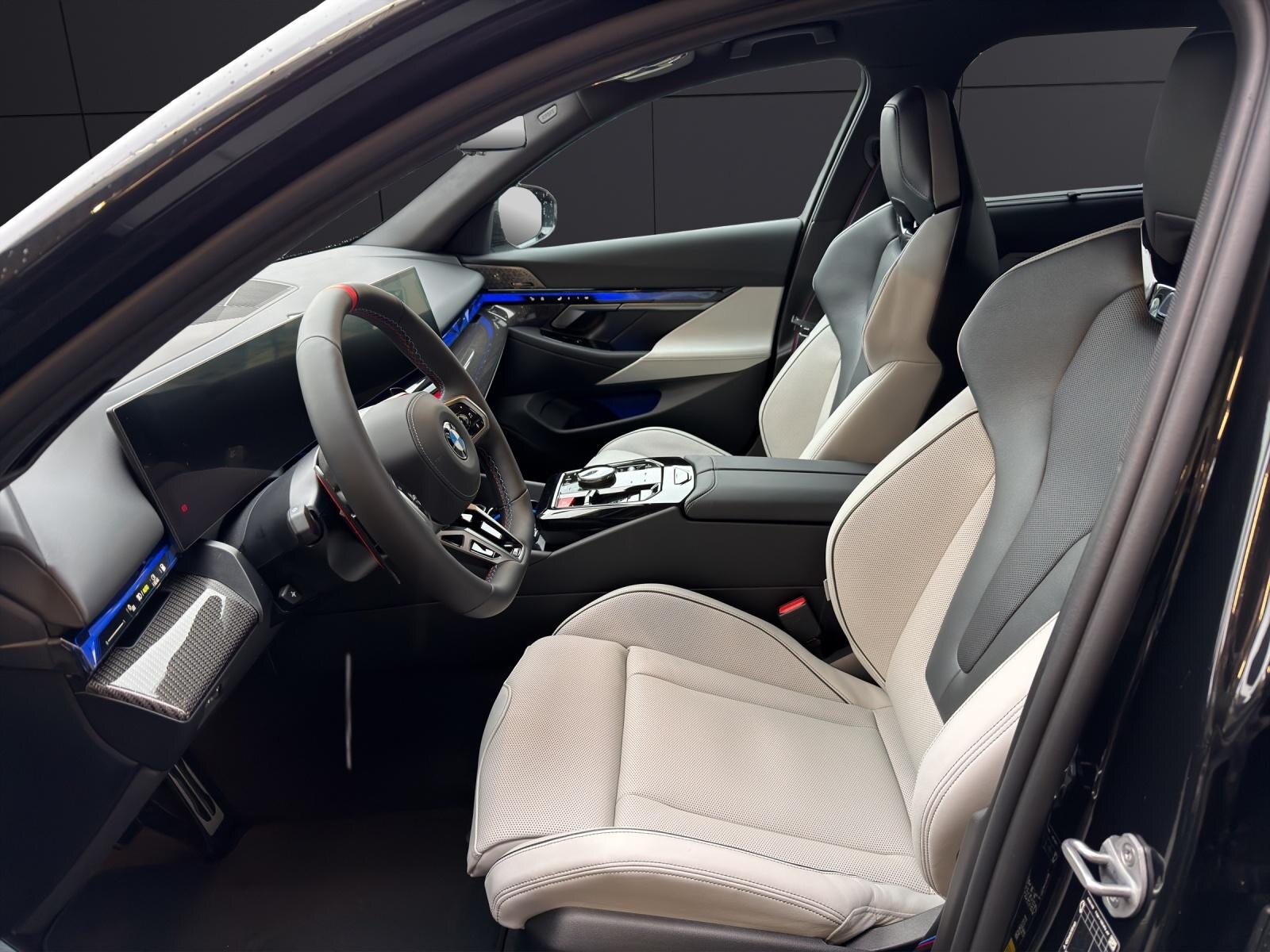BMW M5 xDrive Touring, Plug-in-Hybrid Benzin/Elektro, Vorführwagen, Automatik - 2