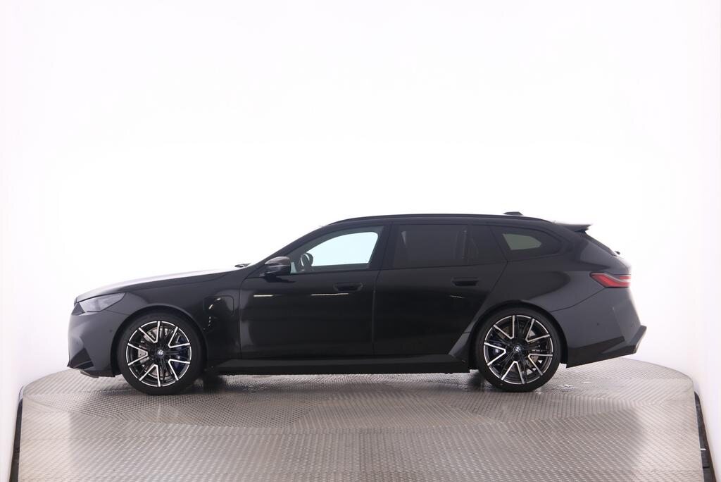 BMW M5 xDrive Touring, Plug-in-Hybrid Petrol/Electric, Ex-demonstrator, Automatic - 3