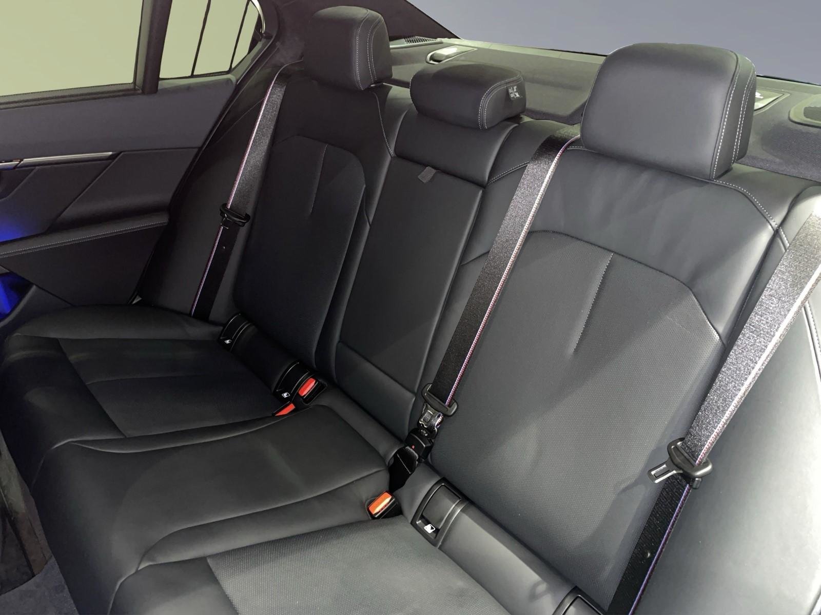 BMW M5, Plug-in-Hybrid Petrol/Electric, New car, Automatic - 7