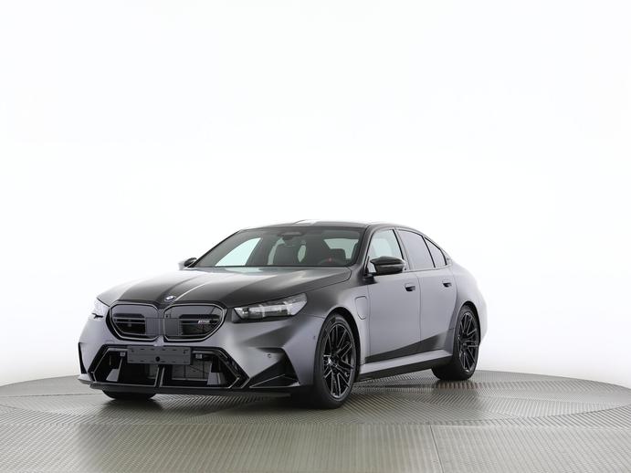 BMW M5 Limousine, Plug-in-Hybrid Petrol/Electric, New car, Automatic