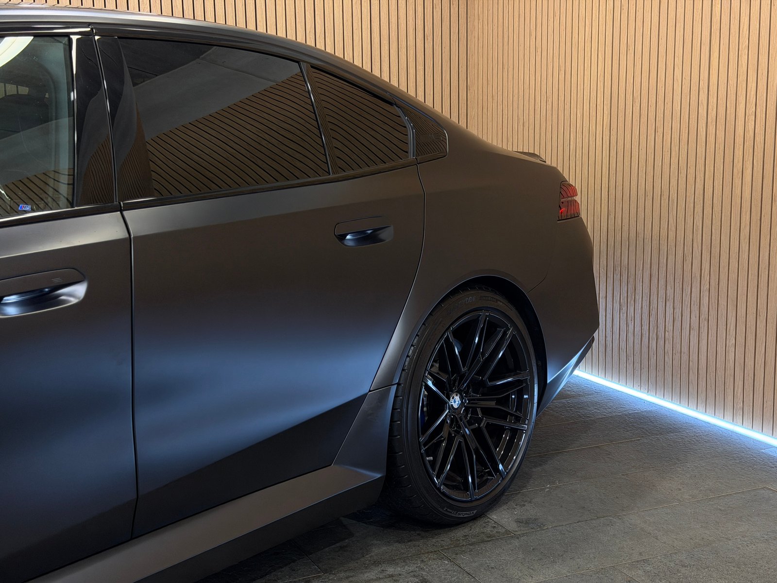 BMW M5 CH Fahrzeug *Gratis Service 3Jahre/100'000km G, Plug-in-Hybrid Benzin/Elektro, Occasion / Gebraucht, Automatik - 4