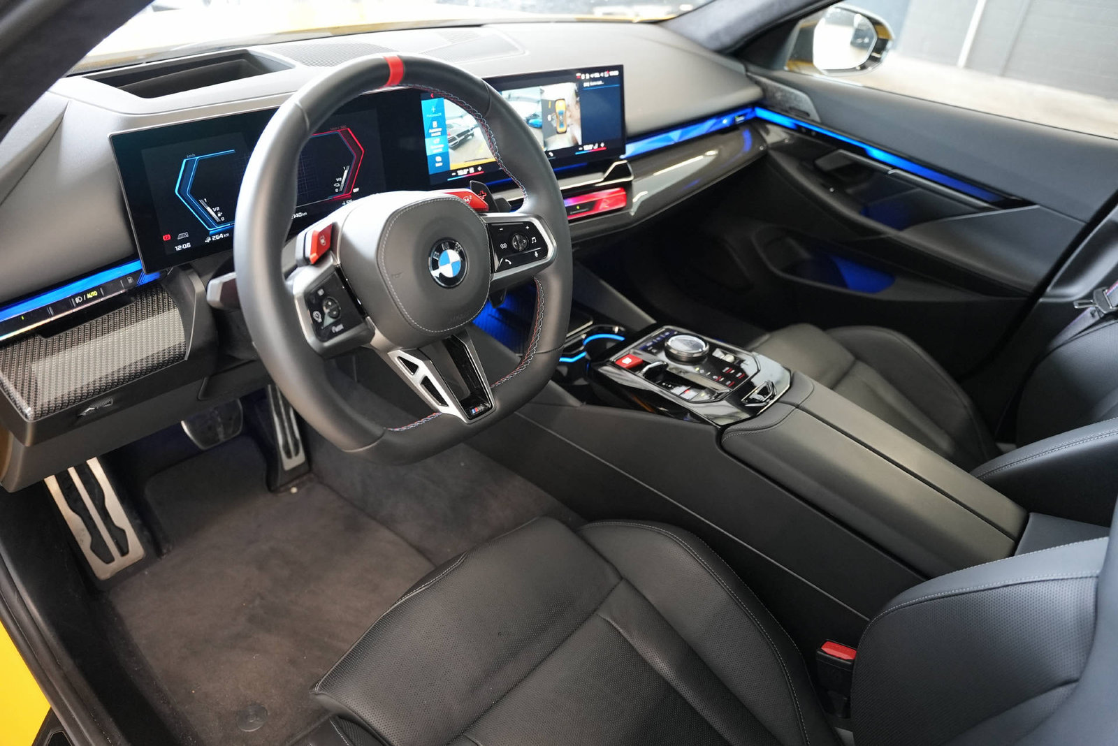 BMW M5 Speedgelb, Plug-in-Hybrid Benzin/Elektro, Occasion / Gebraucht, Automatik - 7