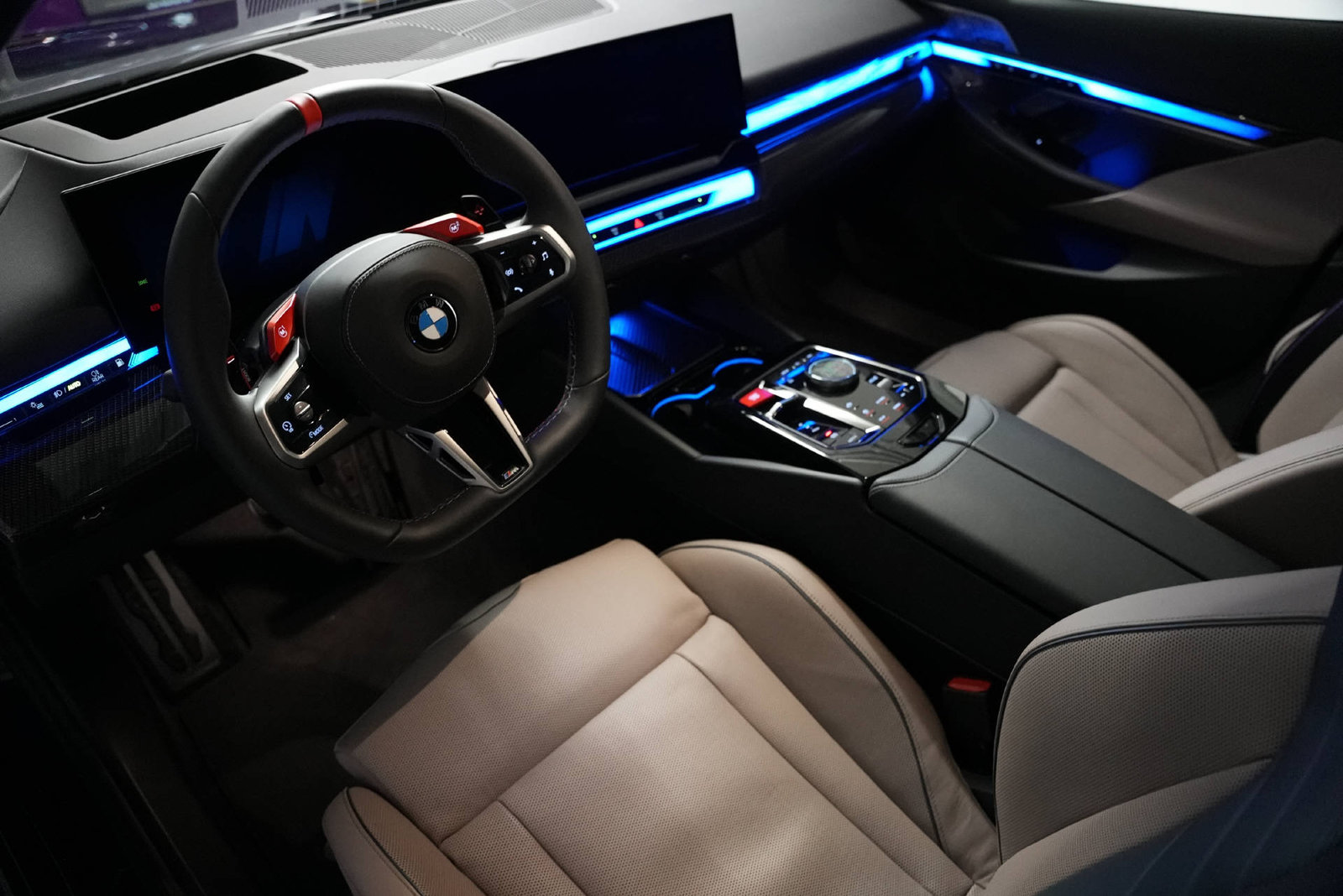 BMW M5 Mauritiusblau, Hybride Rechargeable Essence/Électricité, Occasion / Utilisé, Automatique - 7