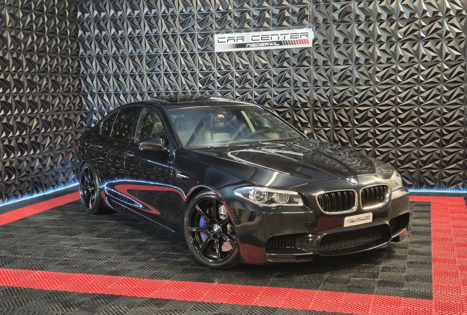 BMW M5 Drivelogic, FULL BLACK, AKRAPOVIC