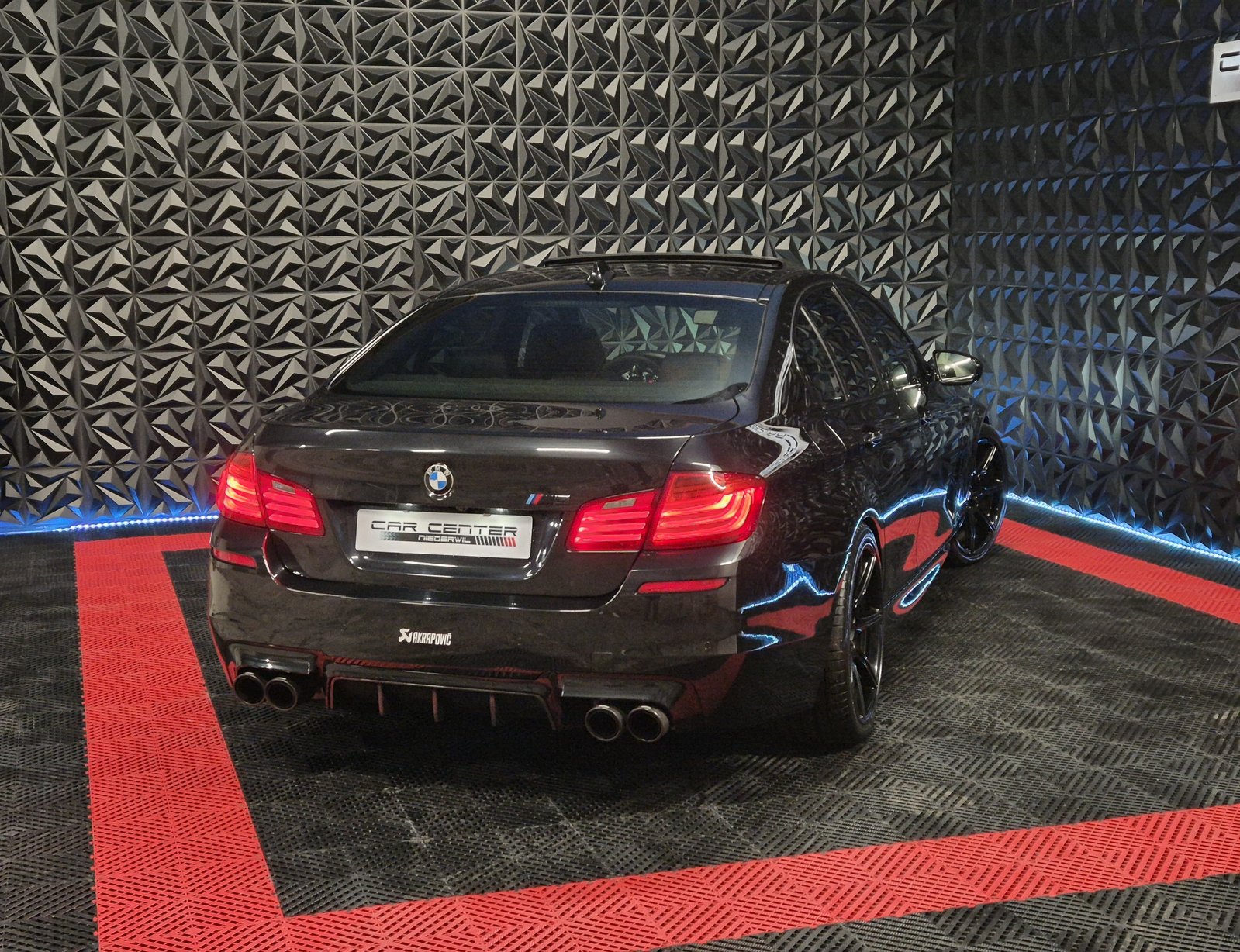 BMW M5 Drivelogic, FULL BLACK, AKRAPOVIC, Benzina, Occasioni / Usate, Automatico - 2