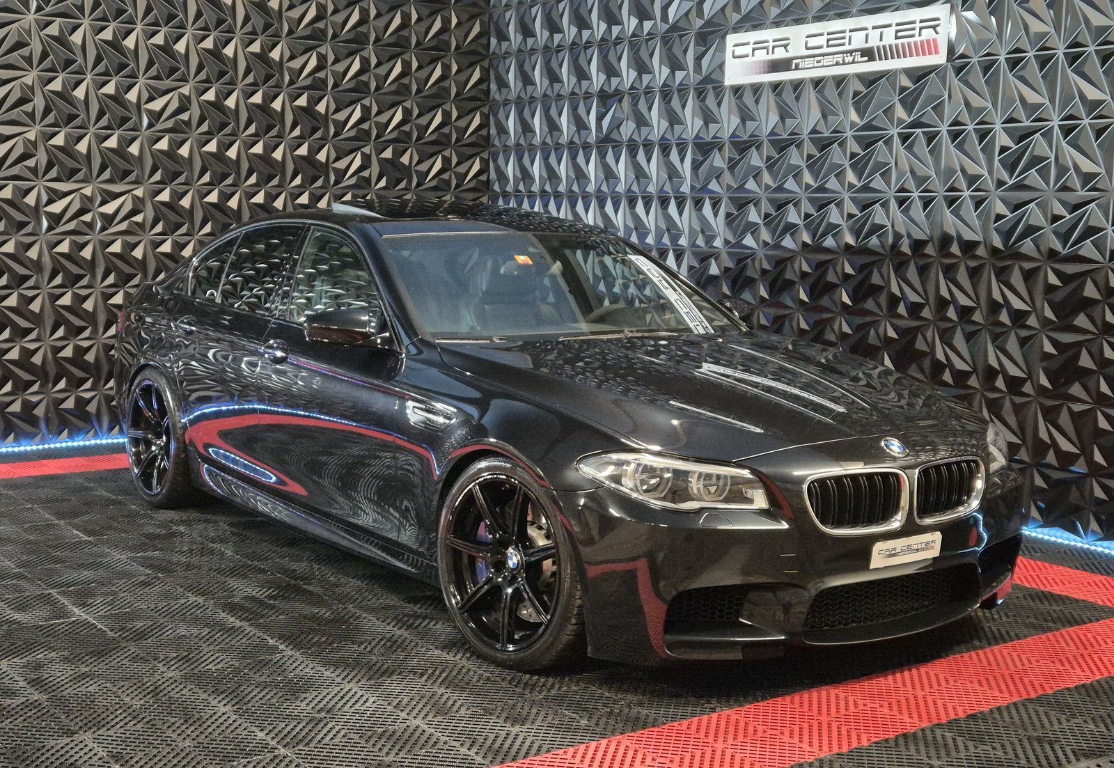 BMW M5 Drivelogic, FULL BLACK, AKRAPOVIC, Benzina, Occasioni / Usate, Automatico - 3