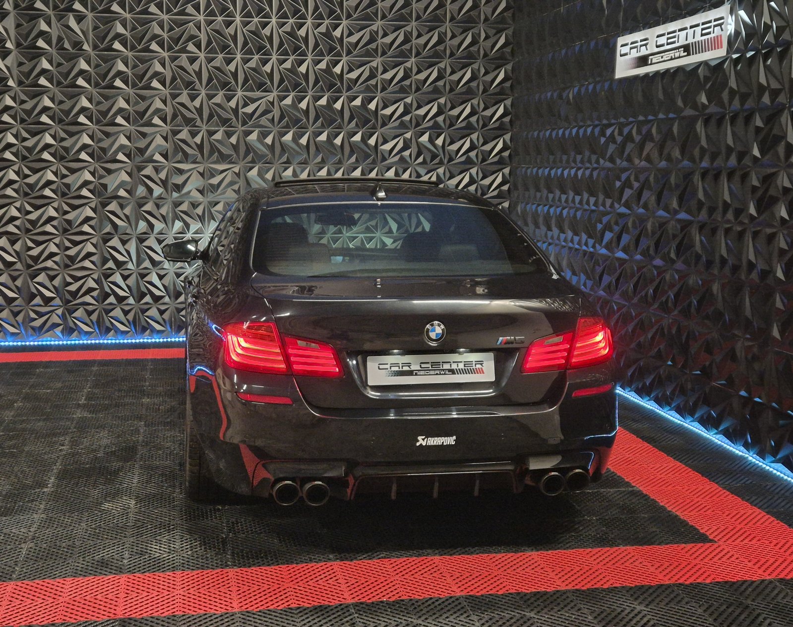 BMW M5 Drivelogic, FULL BLACK, AKRAPOVIC, Benzina, Occasioni / Usate, Automatico - 4