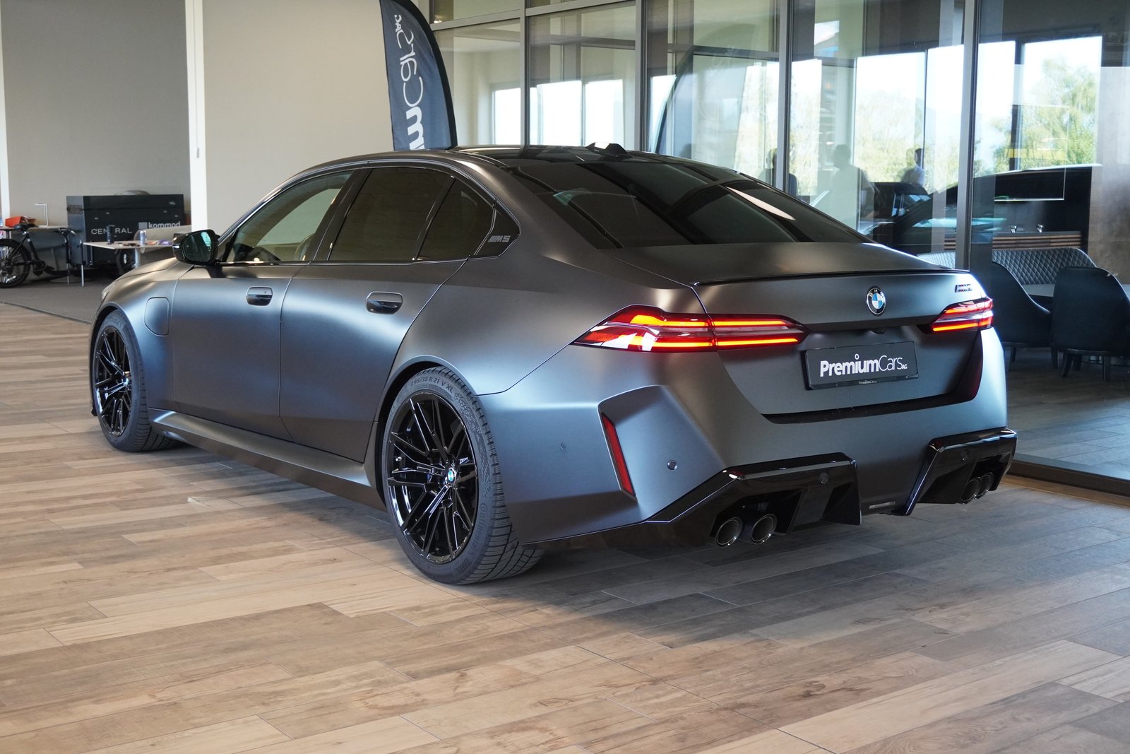 BMW M5, Plug-in-Hybrid Petrol/Electric, Second hand / Used, Automatic - 4
