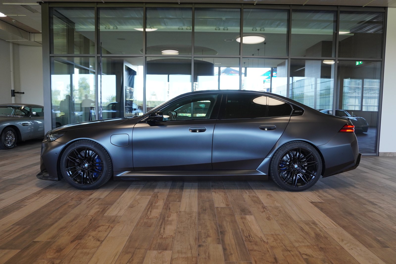 BMW M5, Plug-in-Hybrid Petrol/Electric, Second hand / Used, Automatic - 6