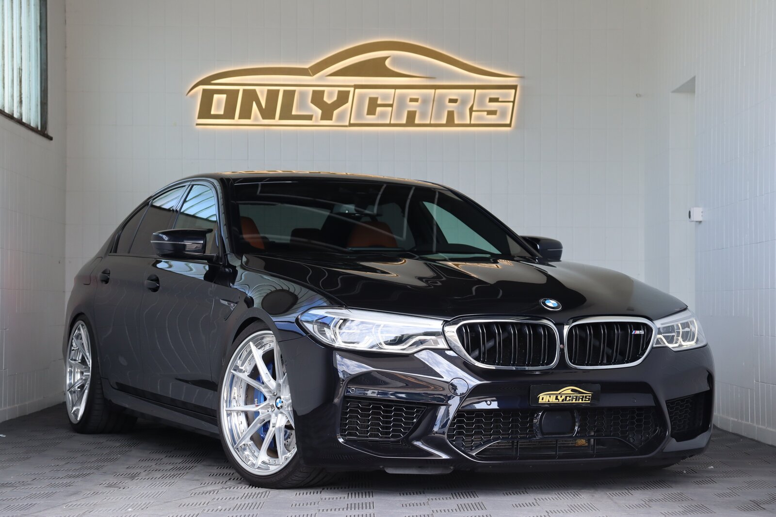 BMW M5 XDRIVE DRIVELOGIC * GRAIL AUSPUFF * AST-FEDERN * CUST