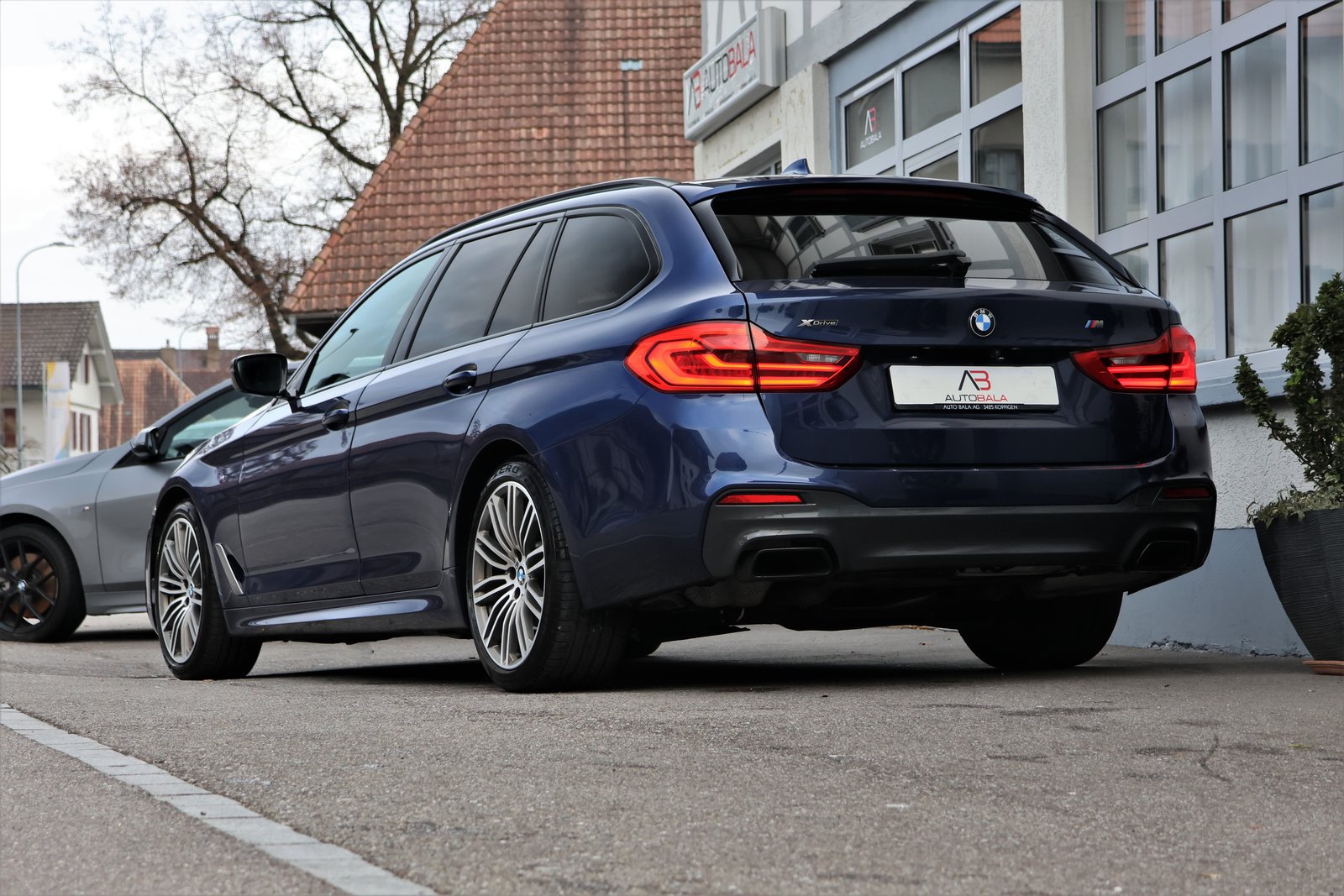 BMW M550d Touring Steptronic (CH) + 2.0T AHK, Diesel, Occasioni / Usate, Automatico - 3